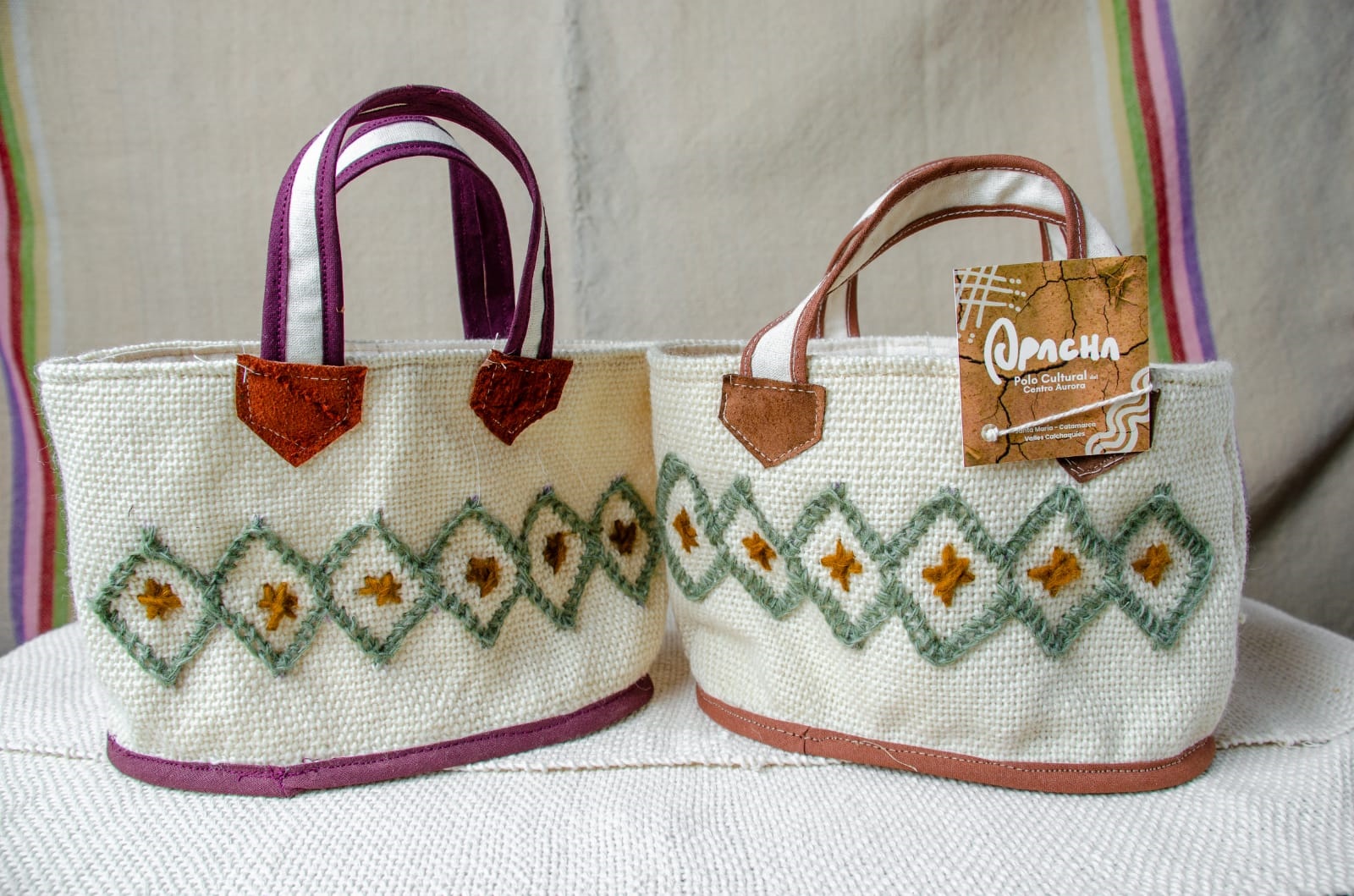 Bolsas tejidas por Escuela Aurora